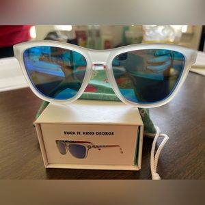 GOODR Suck It King George sunglasses like new….